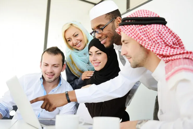 بررسی تفاوت‌های ثبت شرکت فردی و مشارکتی در عمان