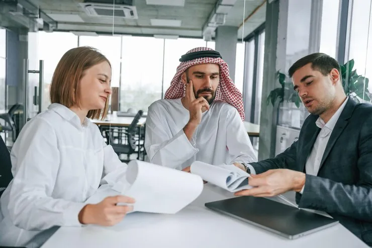 آیا ثبت شرکت در عمان امکان پذیرش سرمایه‌گذاران را آسان‌تر می‌کند؟