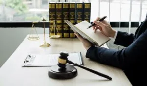 آیا برای ثبت شرکت در عمان به وکیل نیاز است؟